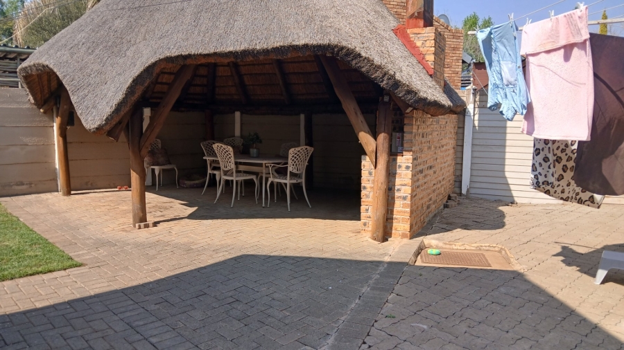 2 Bedroom Property for Sale in Langenhovenpark Free State